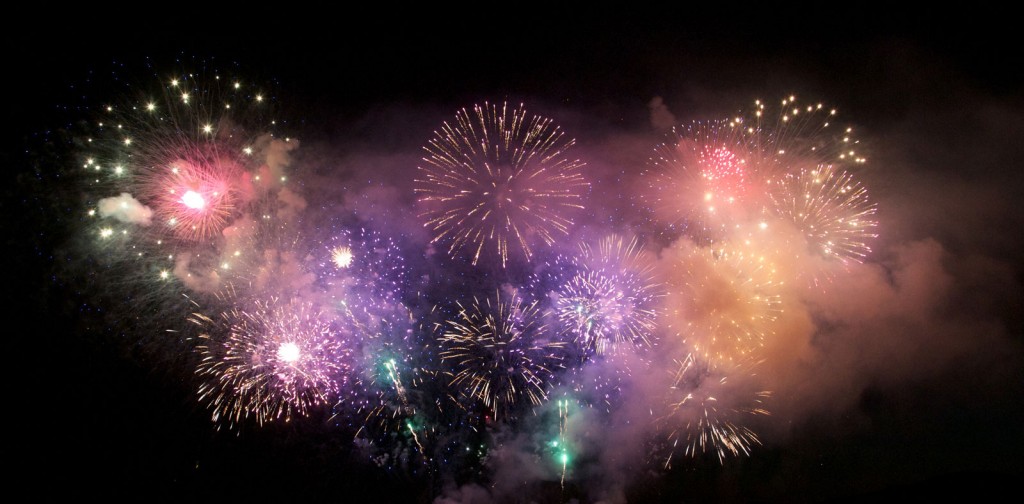 Comment choisir un feu d’artifice pour votre événement : guide complet 2025